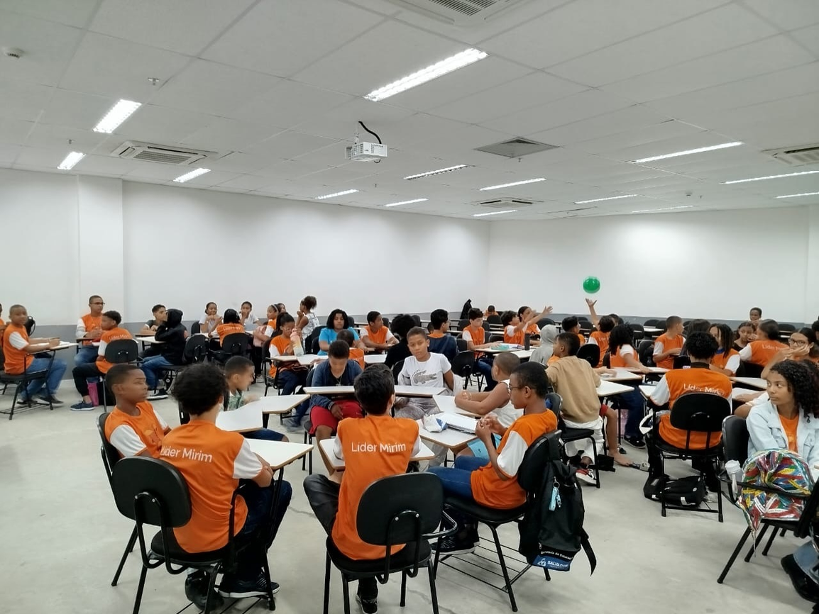 Alunos do Educando Líderes em aula de empreendedorismo